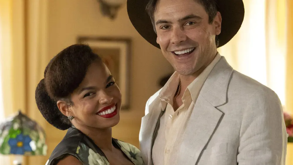 Candinho (Sergio Guizé) e Dita (Jeniffer Nascimento).