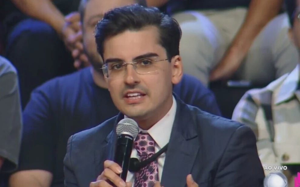 Dudu Camargo em evento público após vencer A Fazenda 17