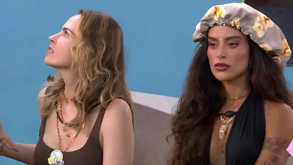 Aline Campos recebe a touca da pipoca durante o primeiro Sincerão do BBB 26