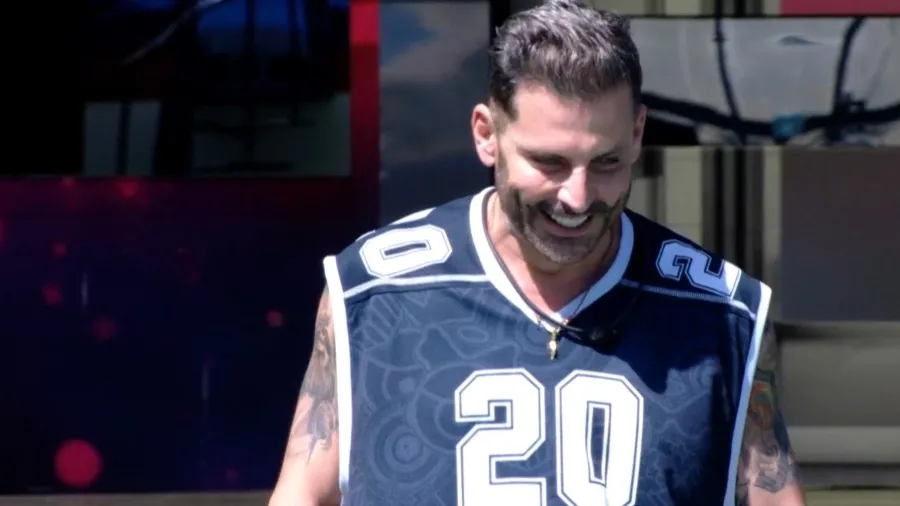 Homem sorrindo