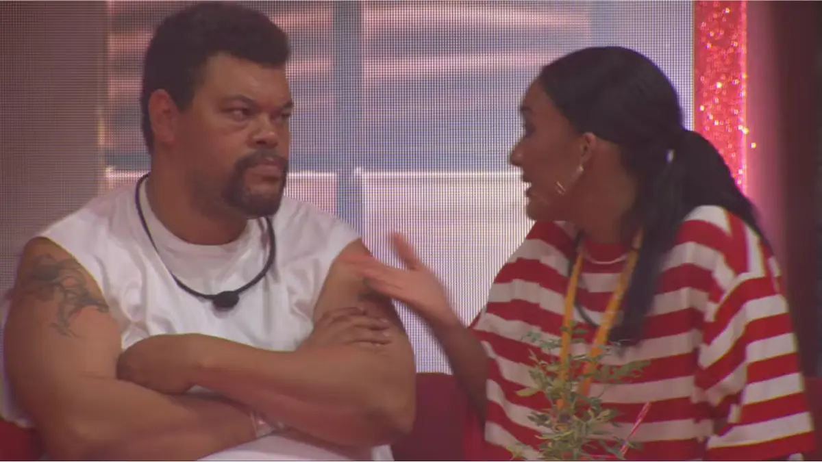 Maxiane conversa com Babu Santana durante a Festa do Líder no BBB 26