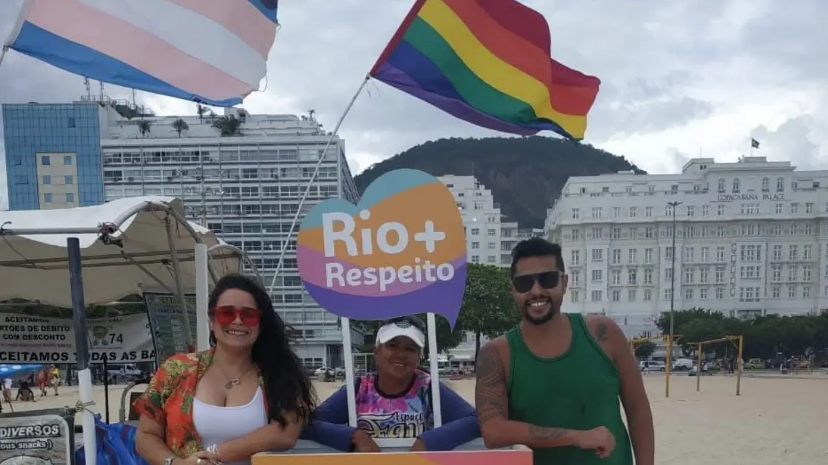 Apagamento e resistência histórica da barraca de praia da Fau em Copacabana